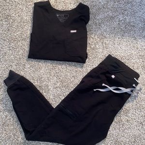 FIGS S petite jogger pant & XS Scrub Top SET
